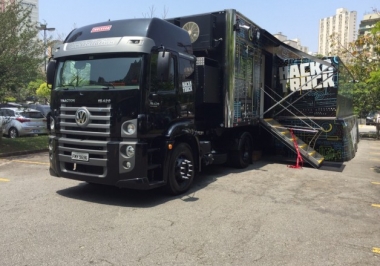 Truckvan transforma caminhão em laboratório digital móvel
