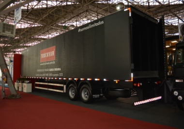 Truckvan desenvolve semirreboque furgão carga segura