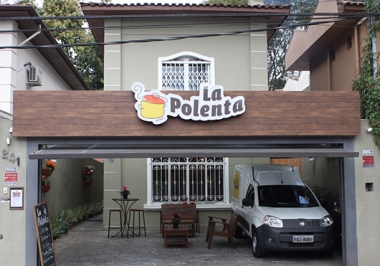 Após sucesso com food trucks, La Polenta inaugura sede fixa
