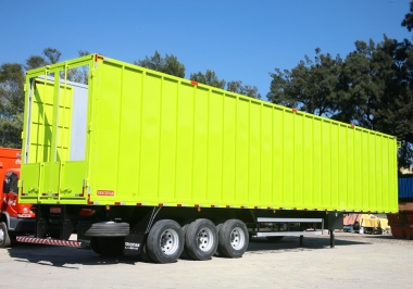 Truckvan produz semirreboque para transporte de biomassa