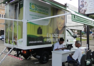 Unidade Móvel ACISC presta serviços gratuitos em São Carlos